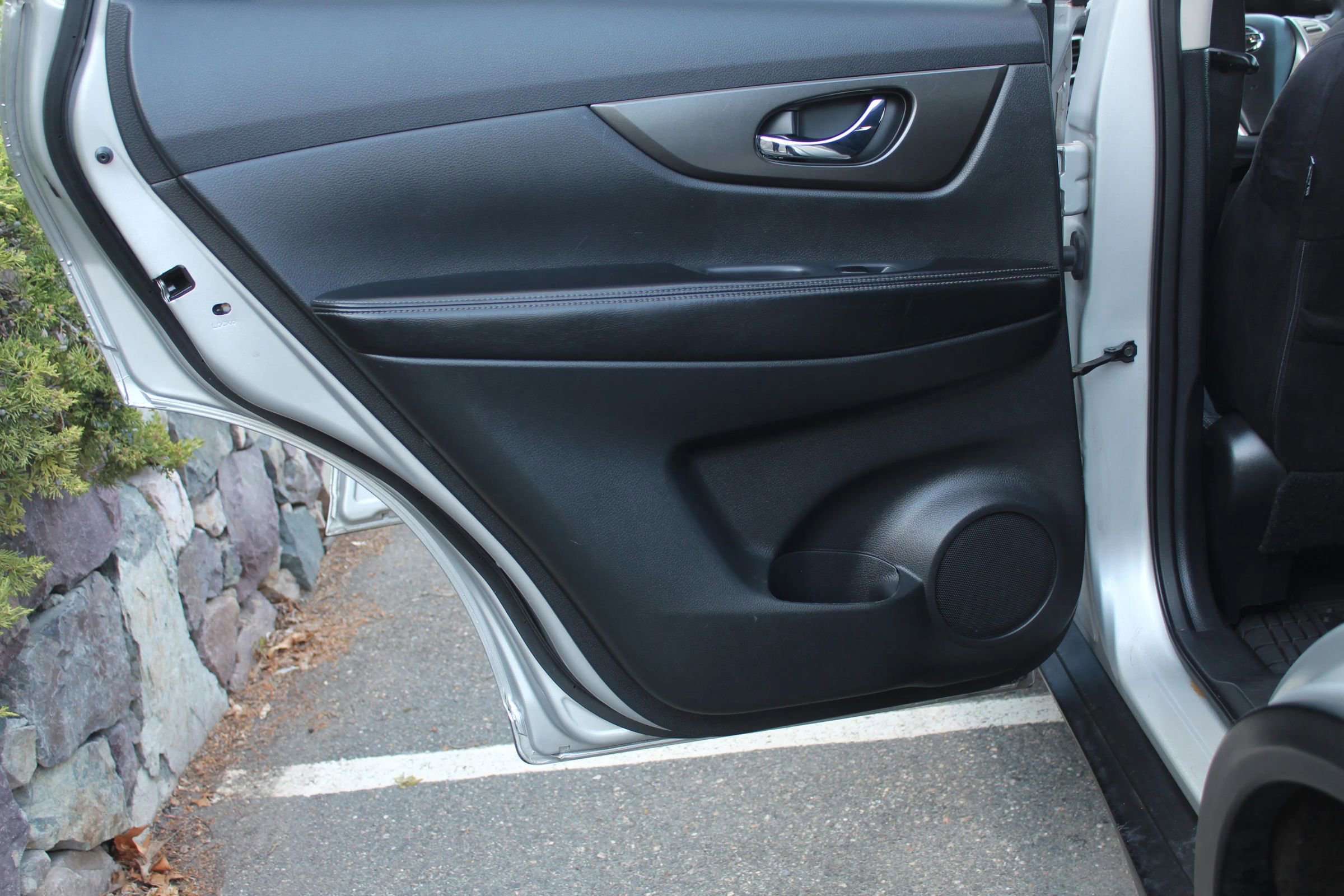 Used 2015 Nissan Rogue SV AWD/4WD image 14