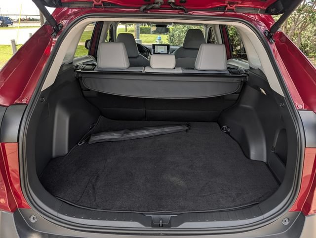 Used 2025 Toyota RAV4 XLE Premium FWD image 29