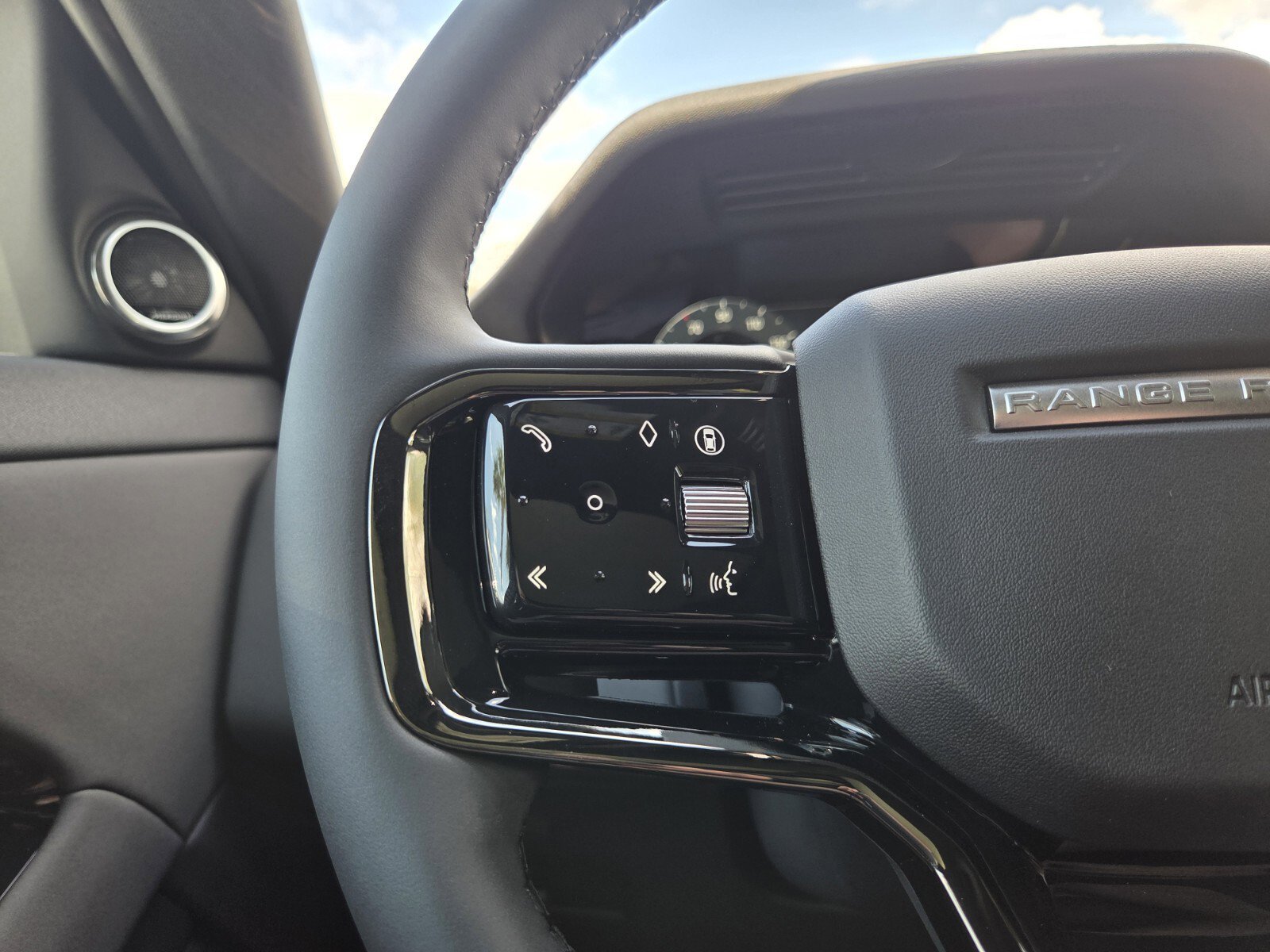 New 2026 Land Rover Range Rover Evoque S image 25