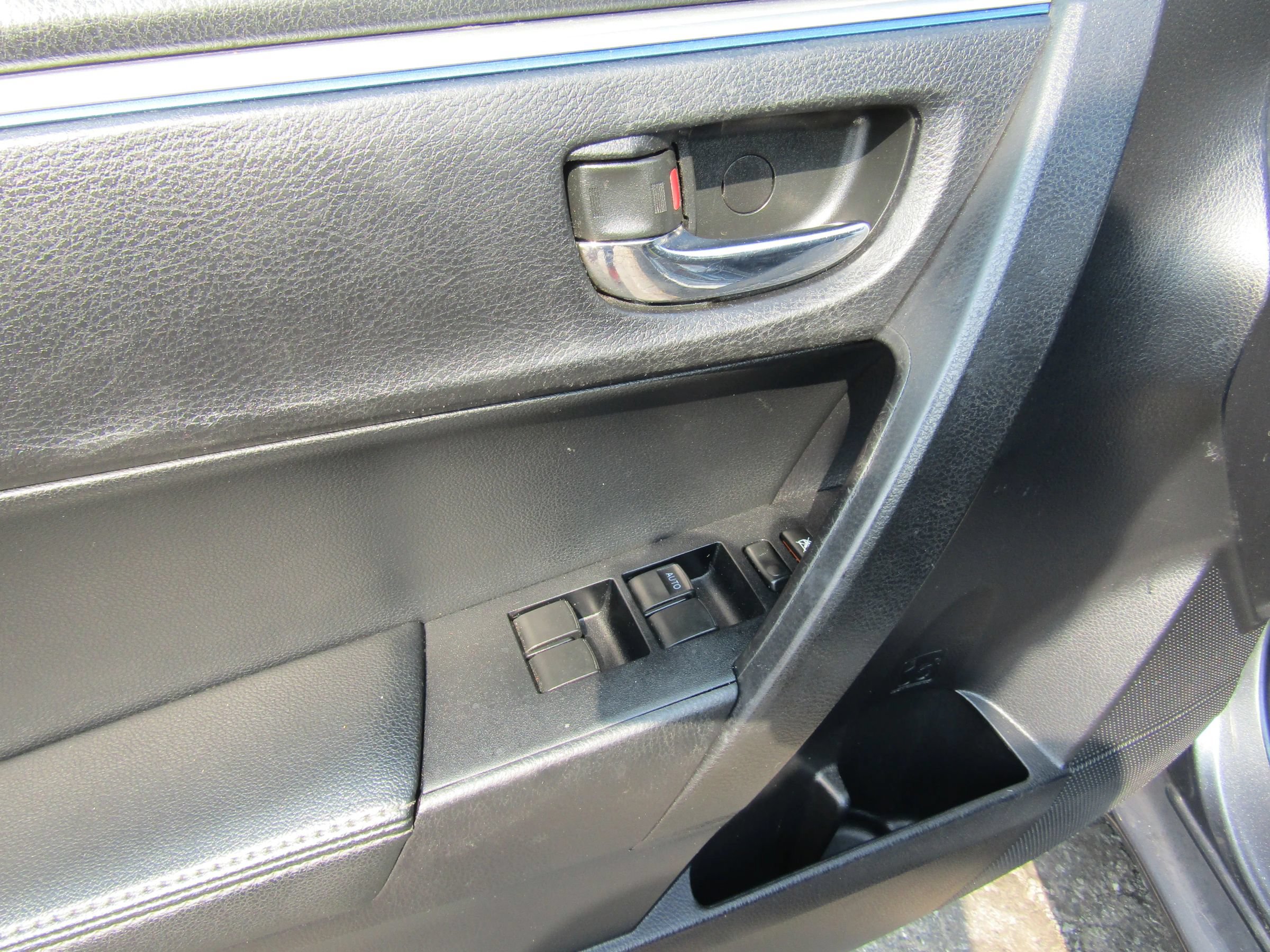 Used 2015 Toyota Corolla S FWD image 20