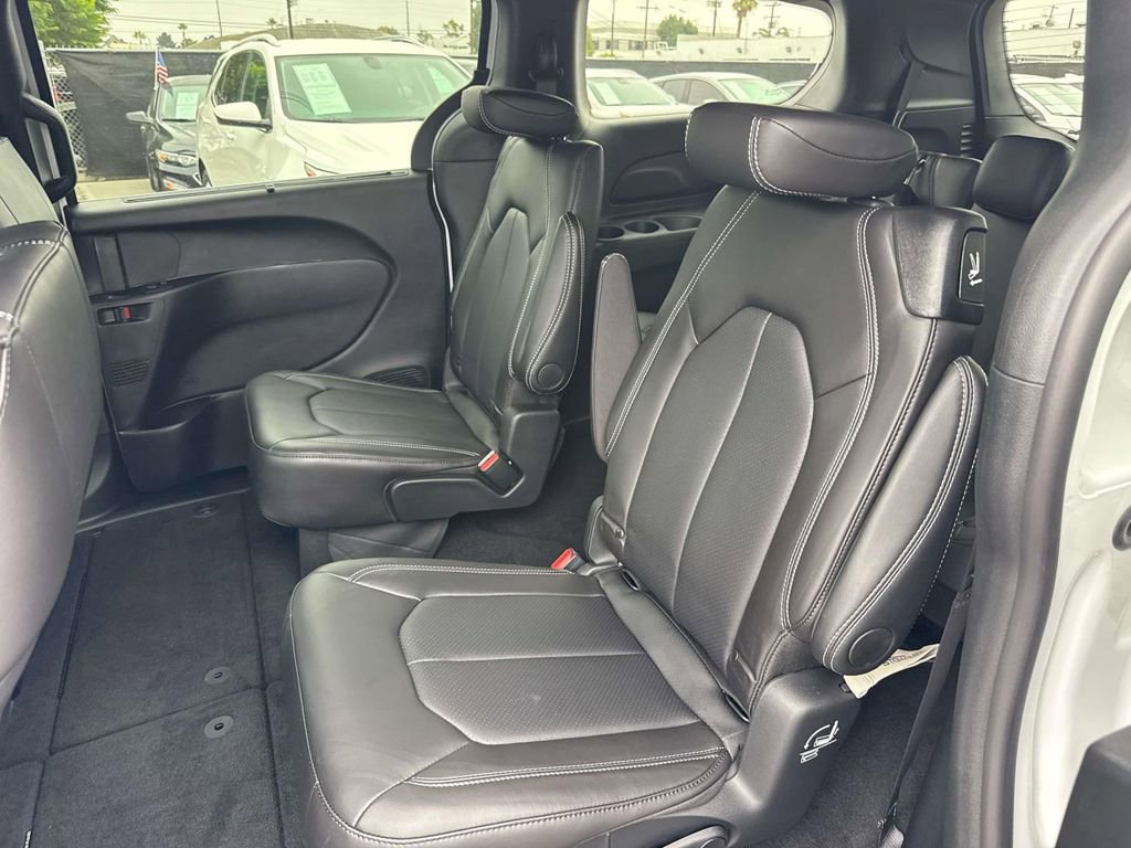 New 2026 Chrysler Pacifica Select image 9