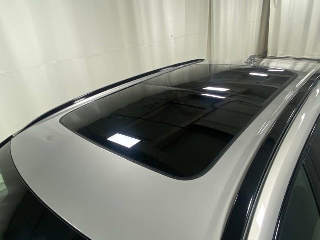 Certified 2025 Volvo XC60 B5 Plus image 6