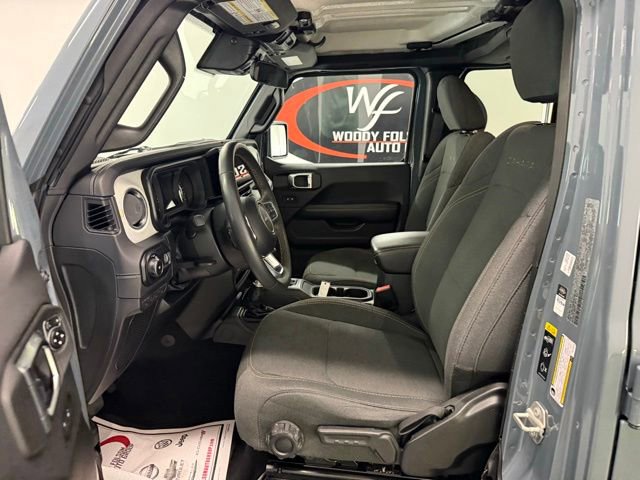 Used 2024 Jeep Wrangler Unlimited Sahara AWD/4WD image 9