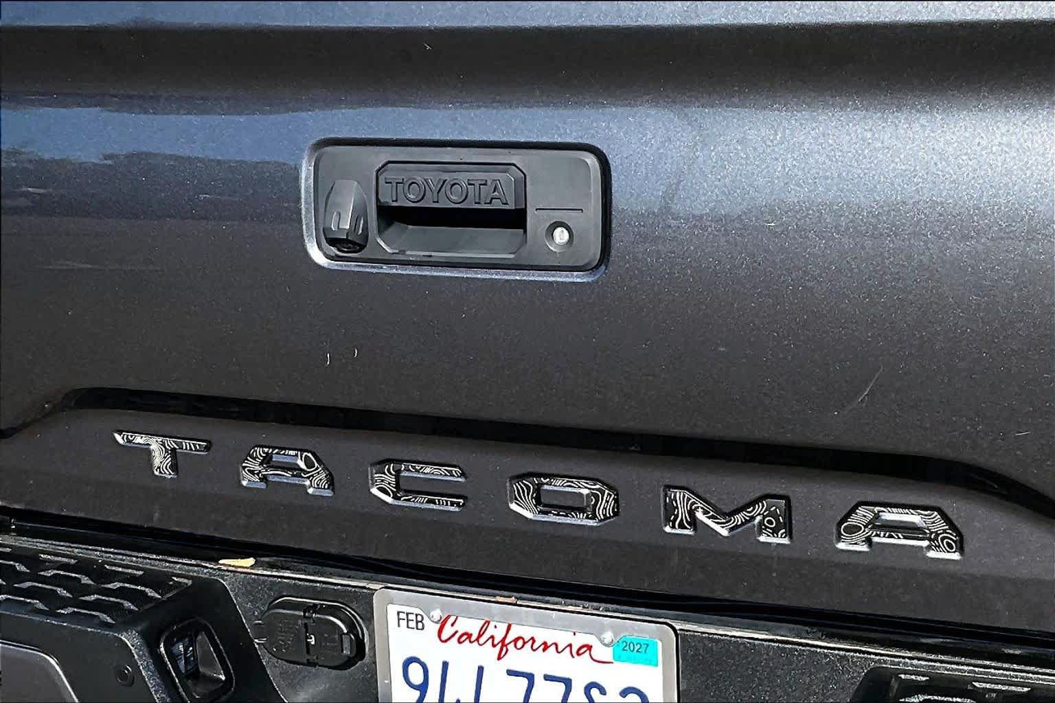 Used 2020 Toyota Tacoma TRD Off-Road w/ Technology Package AWD/4WD image 9