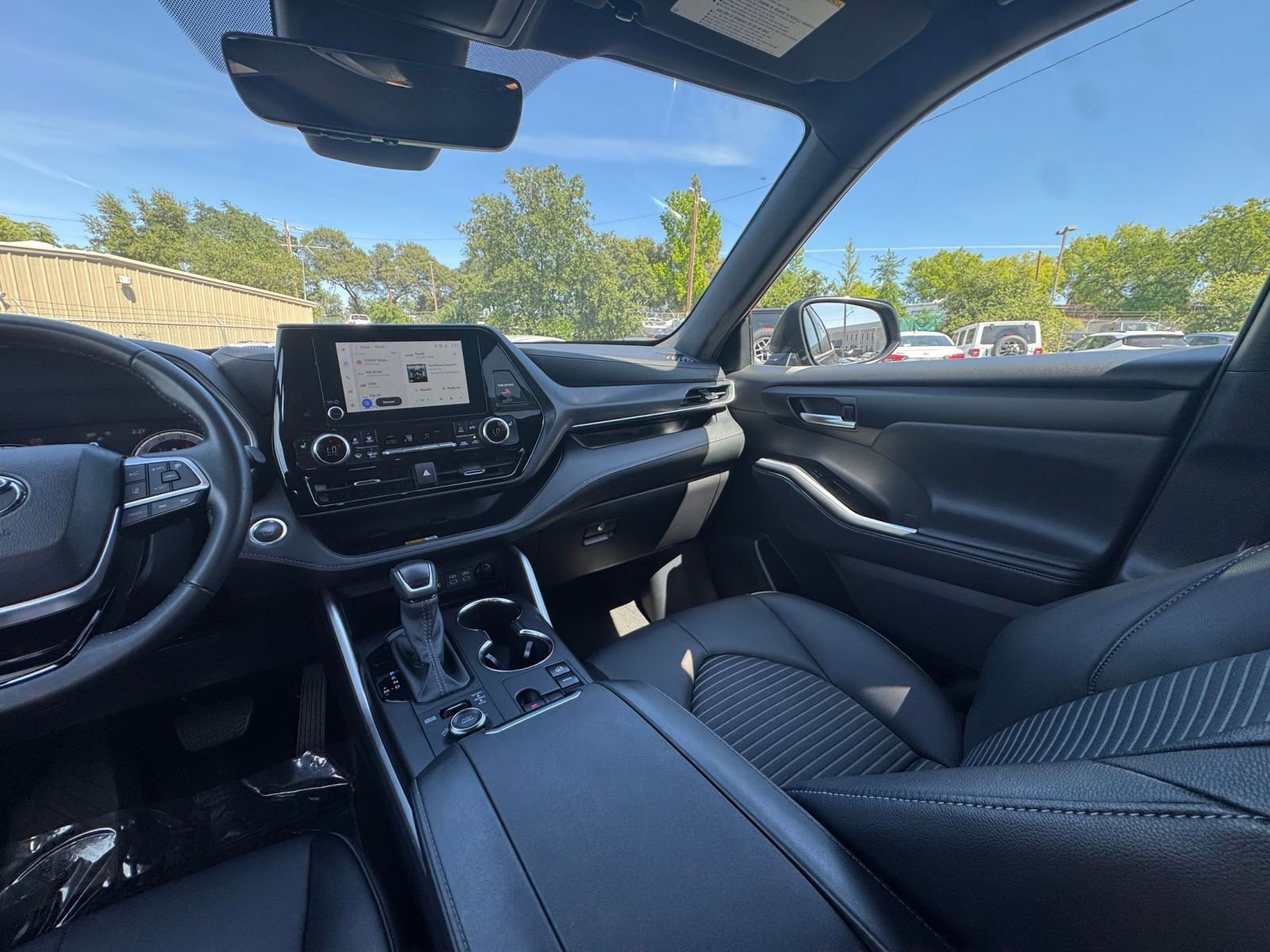 Used 2025 Toyota Highlander XSE AWD/4WD image 39