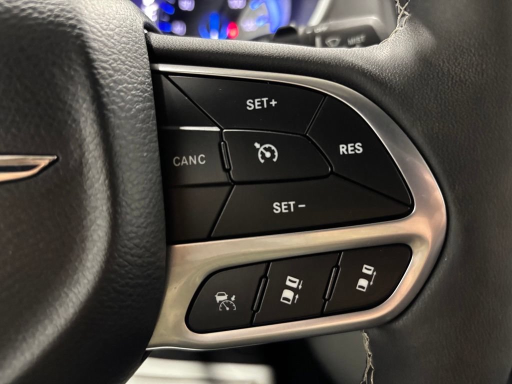 Used 2025 Chrysler Pacifica Select FWD image 19