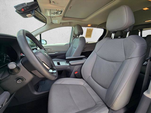Used 2023 Toyota Sienna Limited FWD image 16