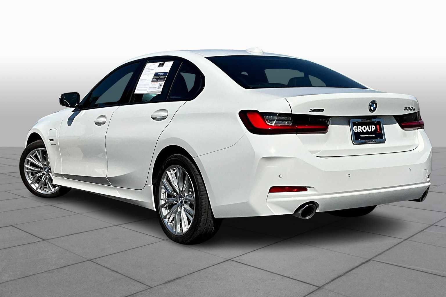 Used 2023 BMW 330e xDrive w/ Premium Package image 11
