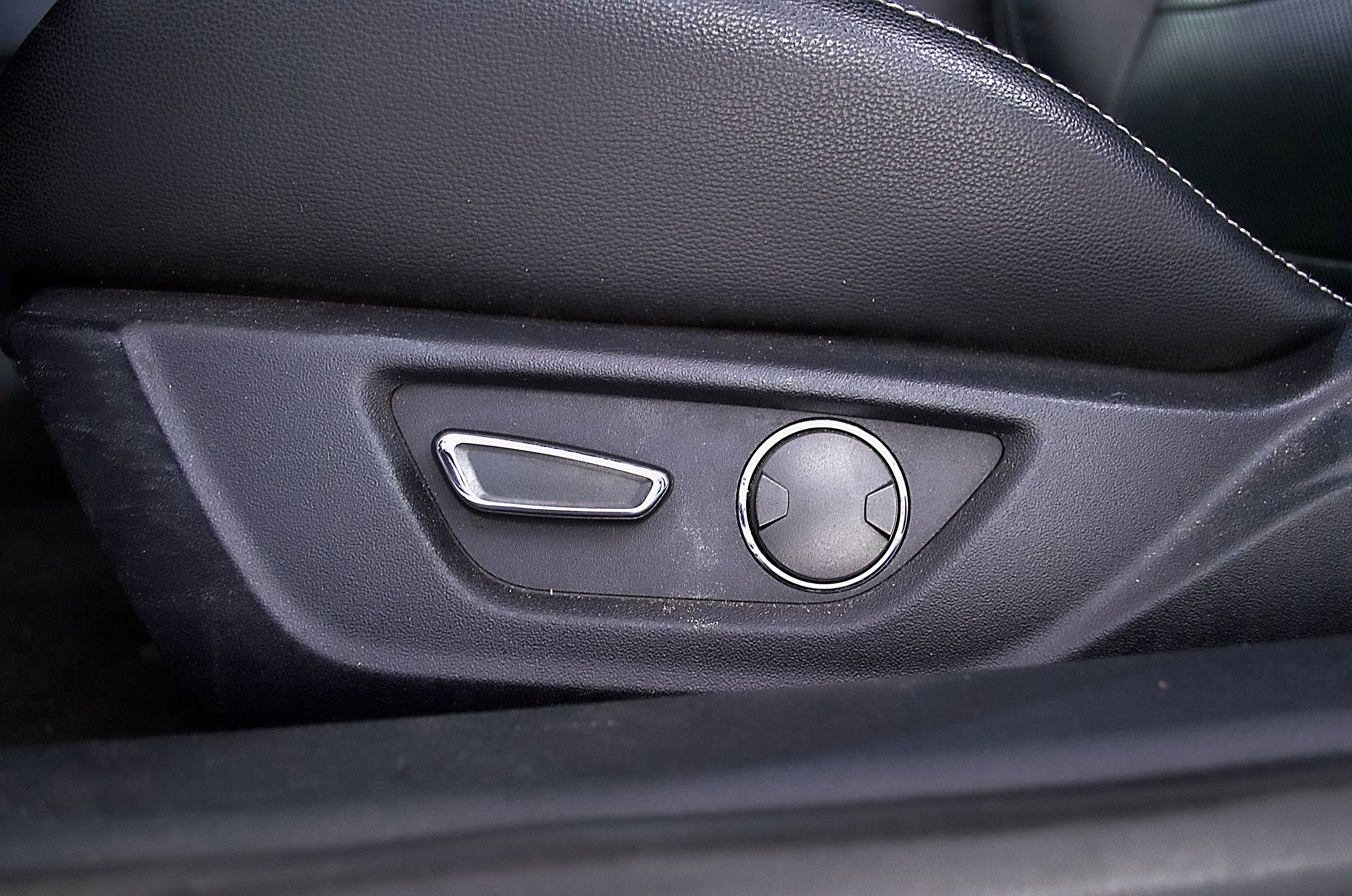 Used 2019 Ford Mustang Premium RWD image 16