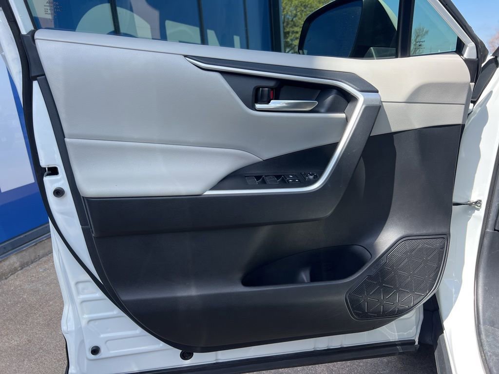 Used 2021 Toyota RAV4 XLE Premium FWD image 23