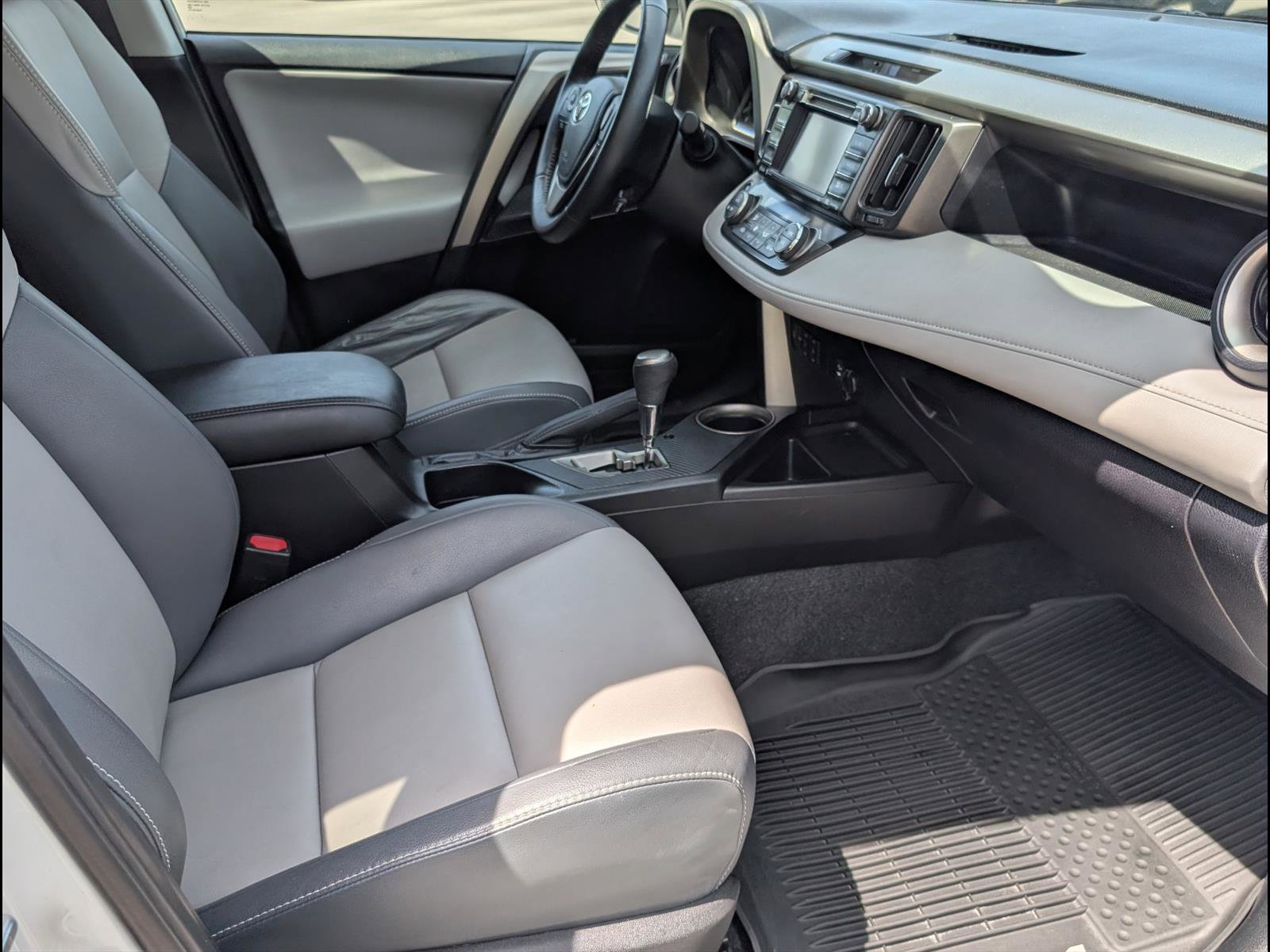 Used 2015 Toyota RAV4 Limited w/ Technology Package AWD/4WD image 17