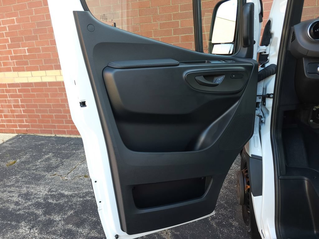 Used 2025 Mercedes-Benz Sprinter 4500 w/ Parking Package image 5