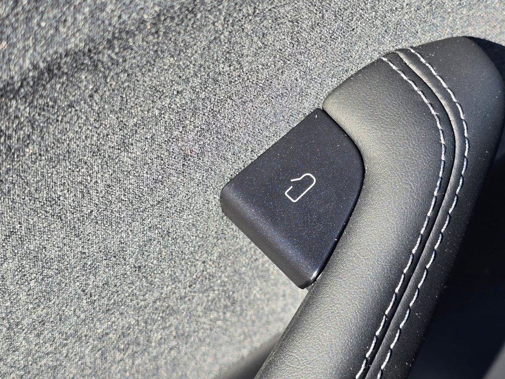 Used 2024 Tesla Model 3 Standard Range RWD image 31
