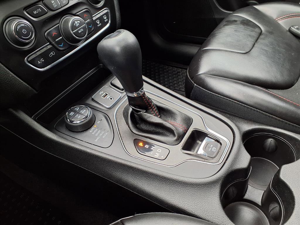 Used 2019 Jeep Cherokee Trailhawk w/ Comfort/Convenience Group image 11