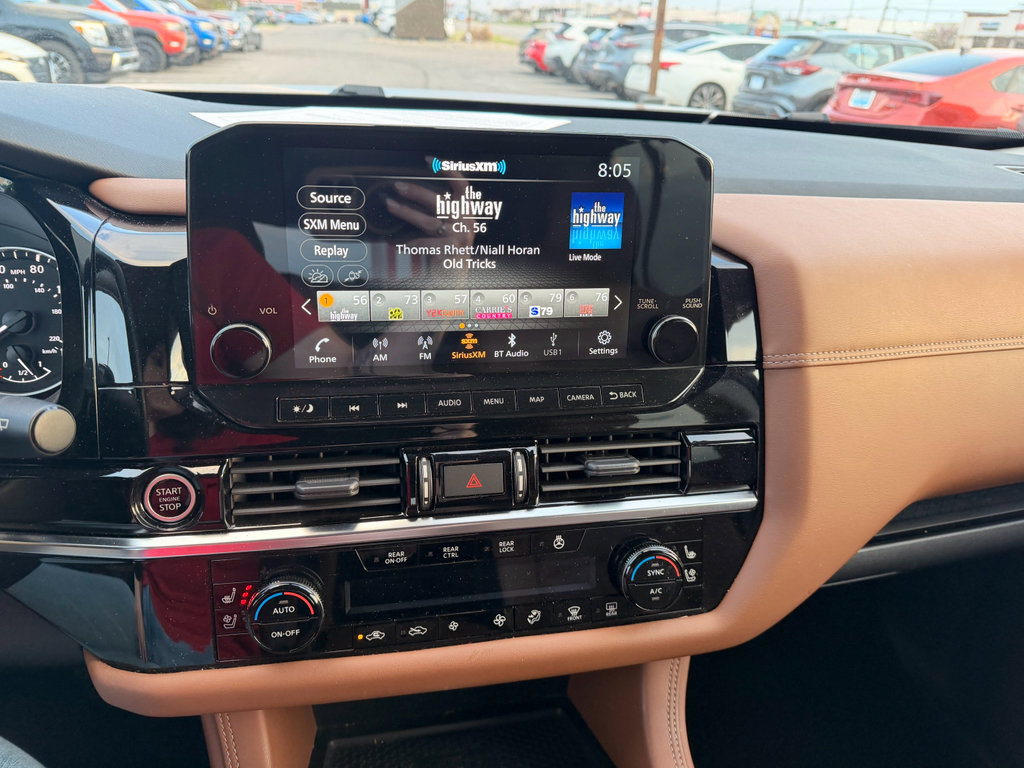 Used 2023 Nissan Pathfinder Platinum image 11
