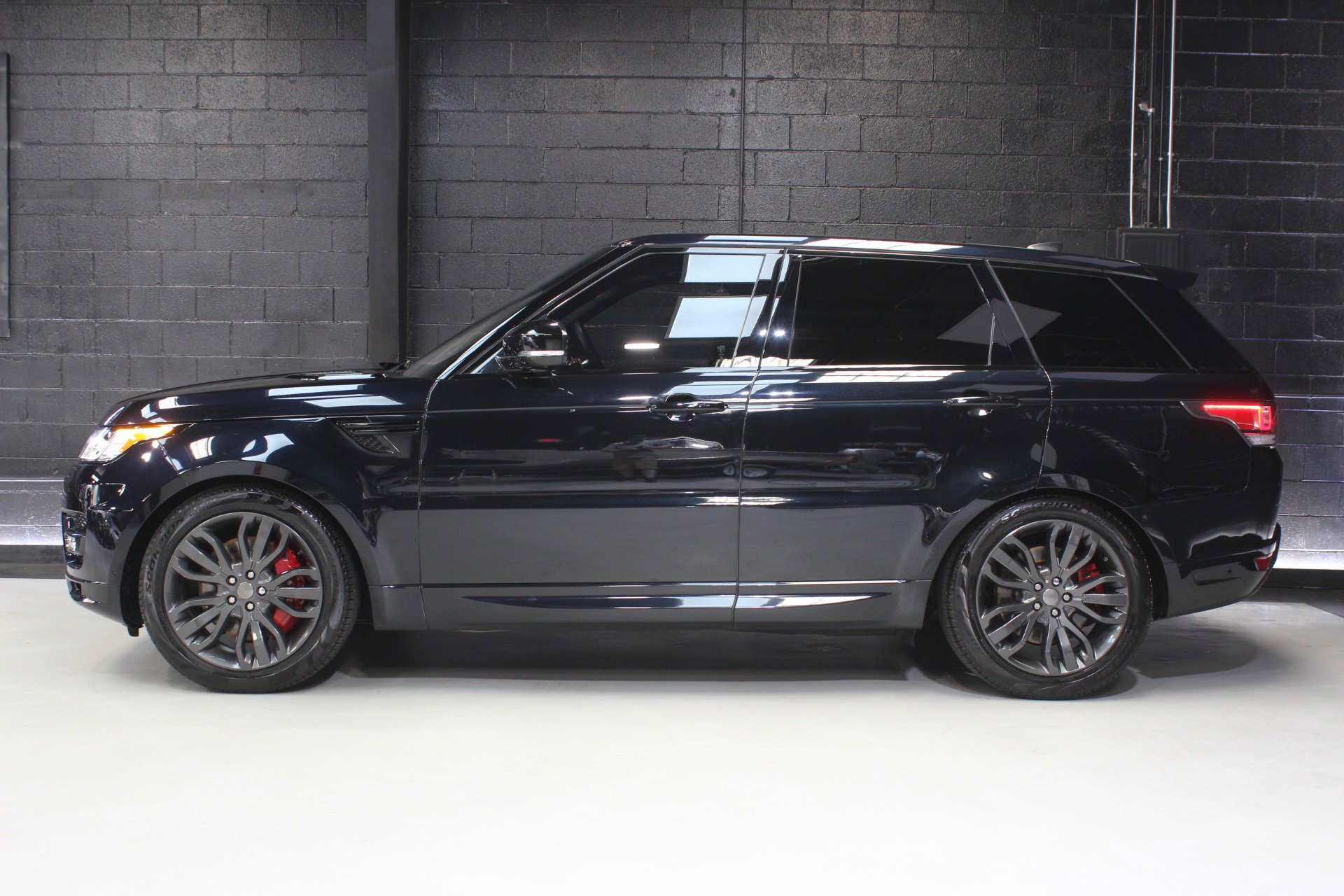 Used 2017 Land Rover Range Rover Sport Autobiography image 3