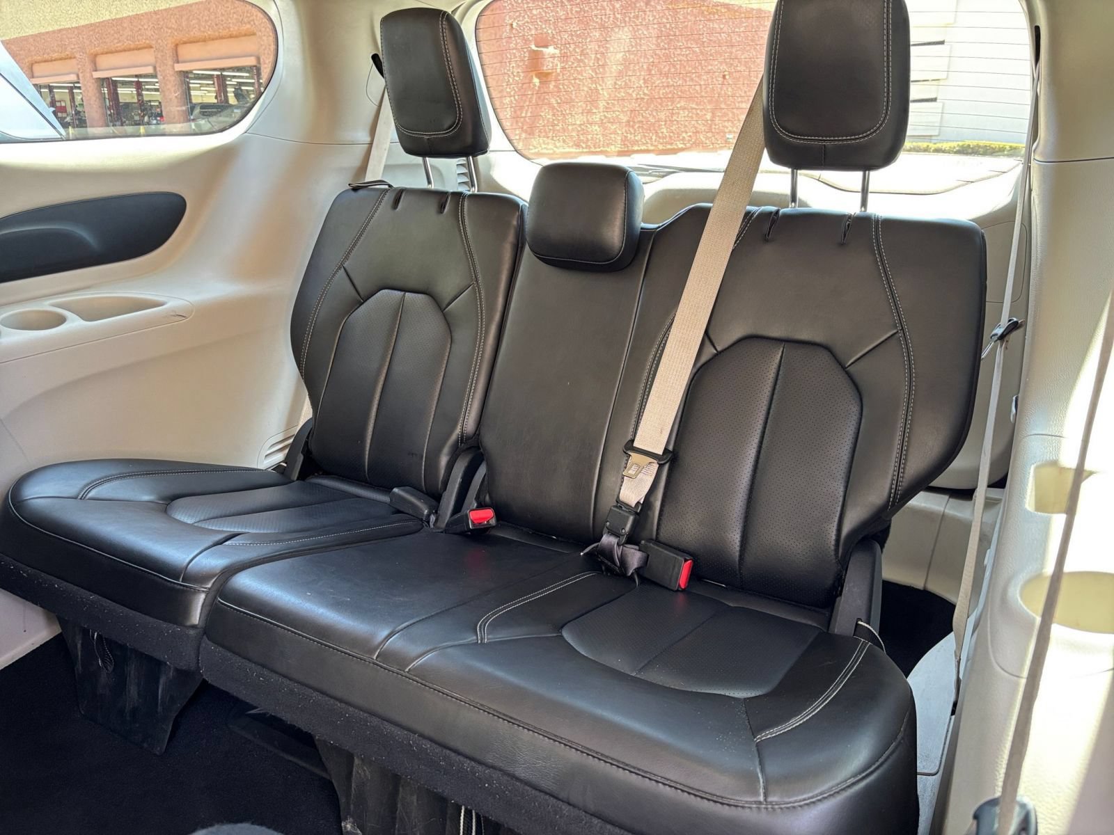 Used 2023 Chrysler Pacifica Touring-L FWD image 30
