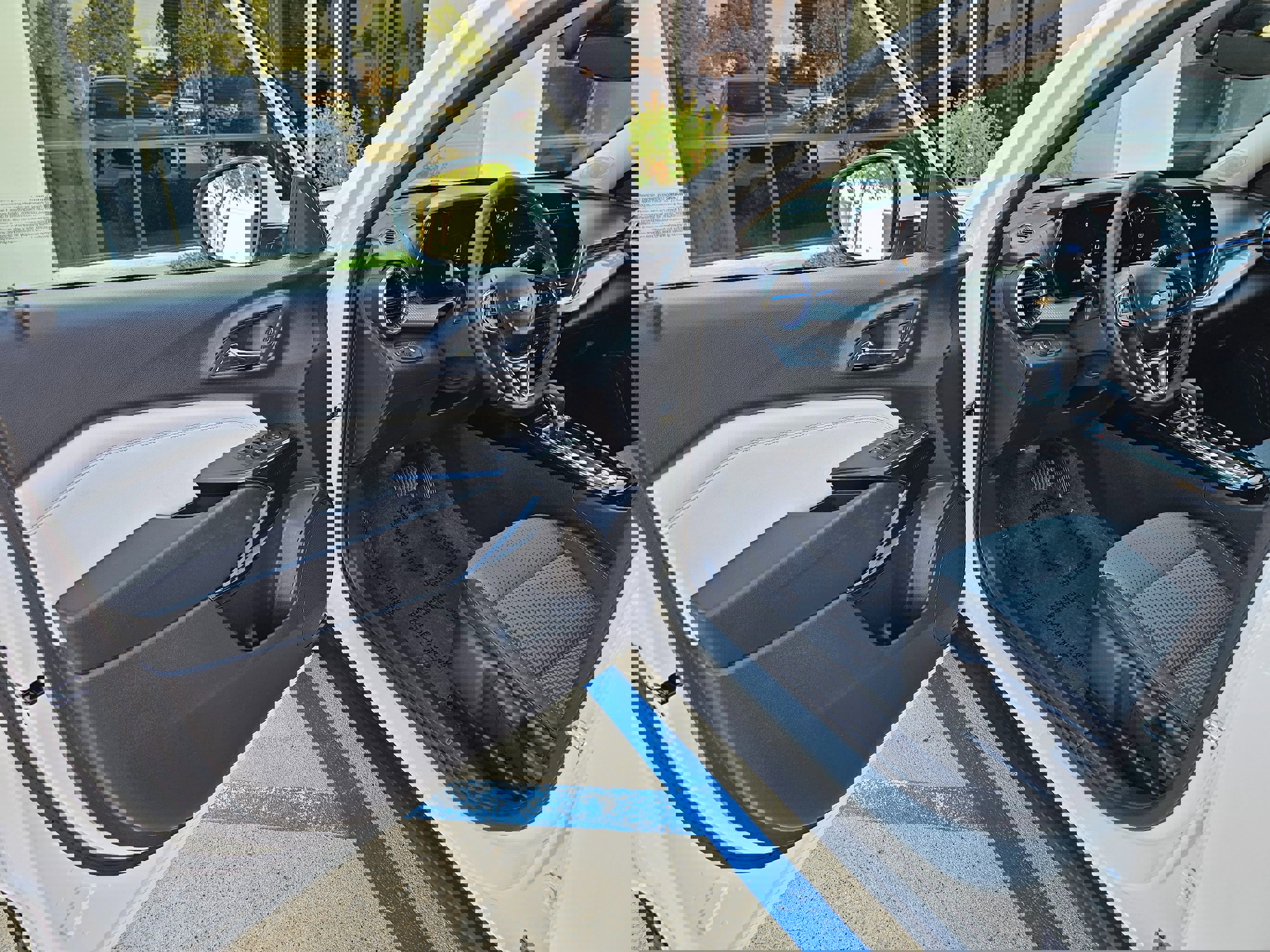 Used 2025 Chevrolet Trax LT w/ LT Convenience Package image 15