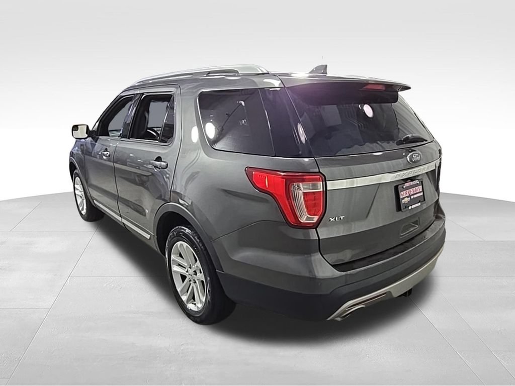 Used 2017 Ford Explorer XLT FWD image 9