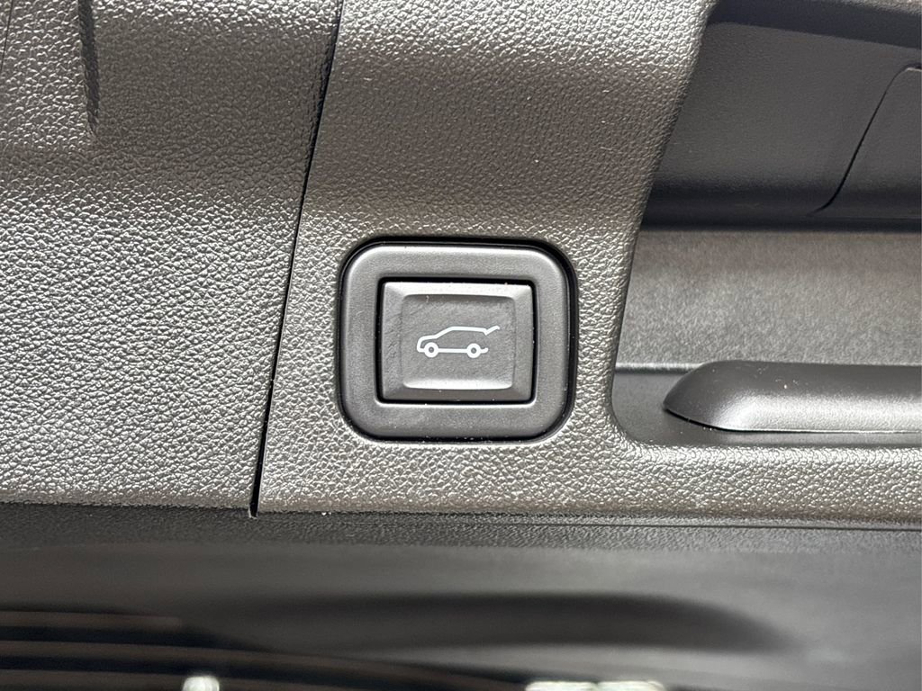 Used 2023 GMC Acadia Denali w/ Denali Technology Package image 14