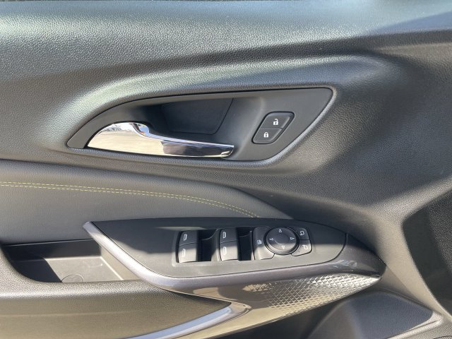 Used 2026 Chevrolet Trax ACTIV w/ Sunroof Package FWD image 22