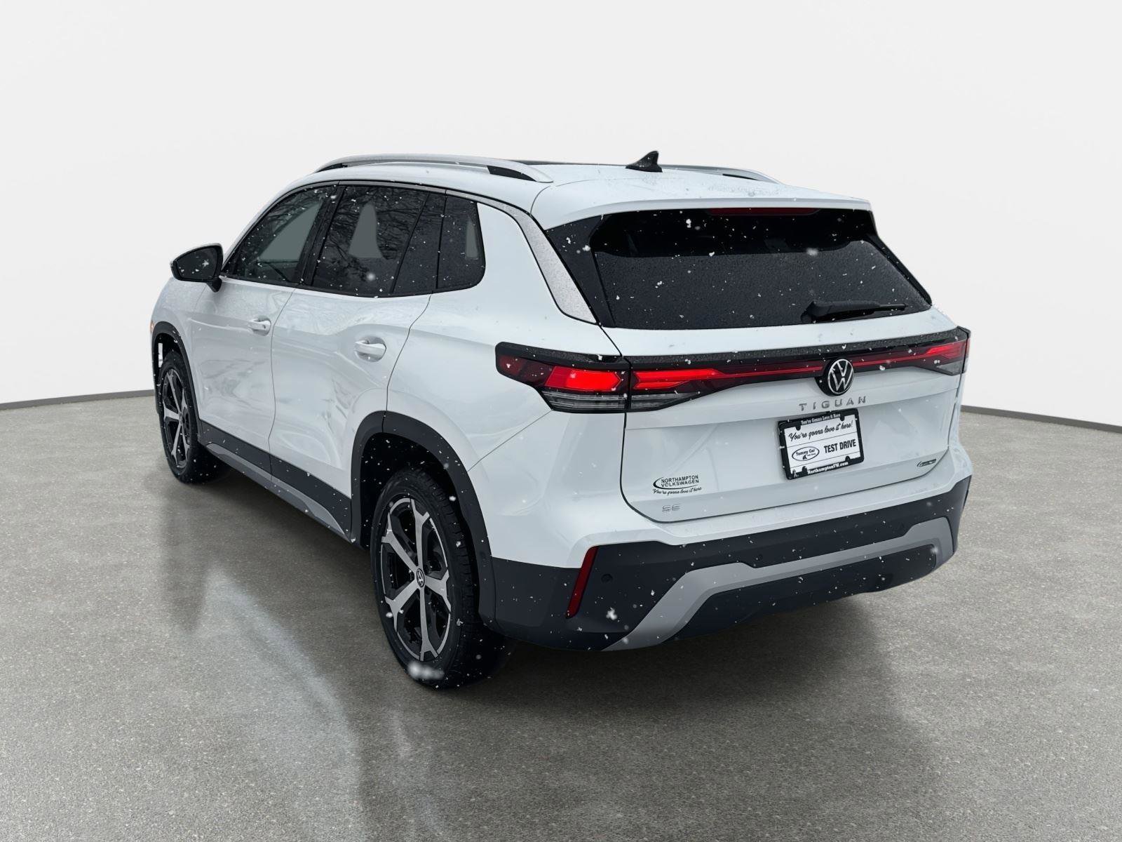 New 2026 Volkswagen Tiguan SE image 7