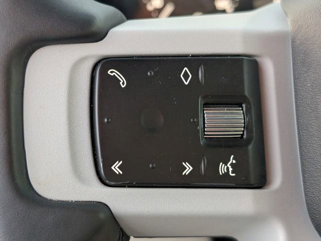 Used 2023 Land Rover Defender 130 SE image 22