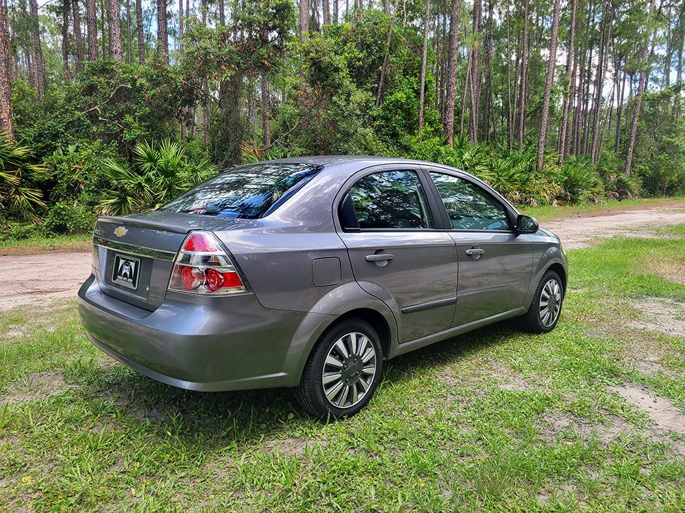 Used 2011 Chevrolet Aveo LT w/ LPO, Bodyside Molding Package FWD image 4
