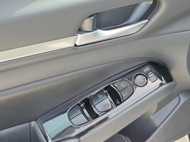 Used 2024 Nissan Altima 2.5 SR FWD image 17
