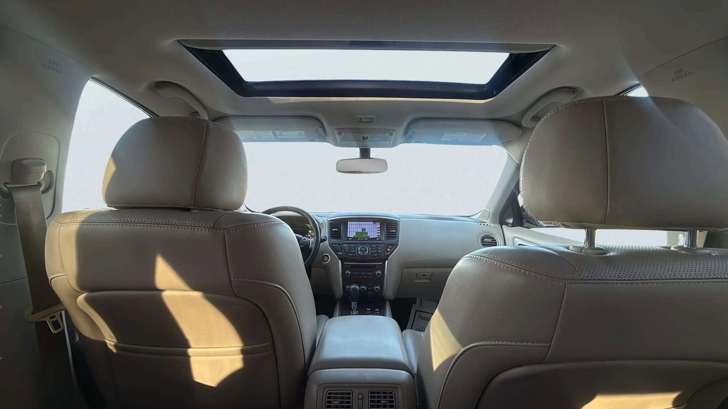 Used 2018 Nissan Pathfinder Platinum w/ Cargo Package image 10