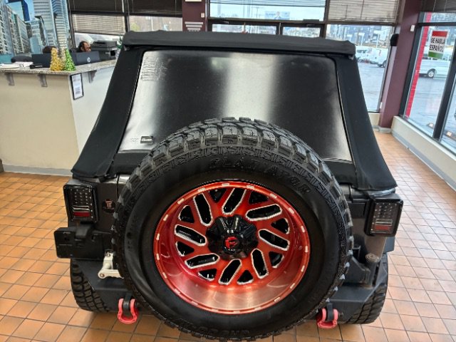 Used 2018 Jeep Wrangler Unlimited Sport w/ Connectivity Group AWD/4WD image 12