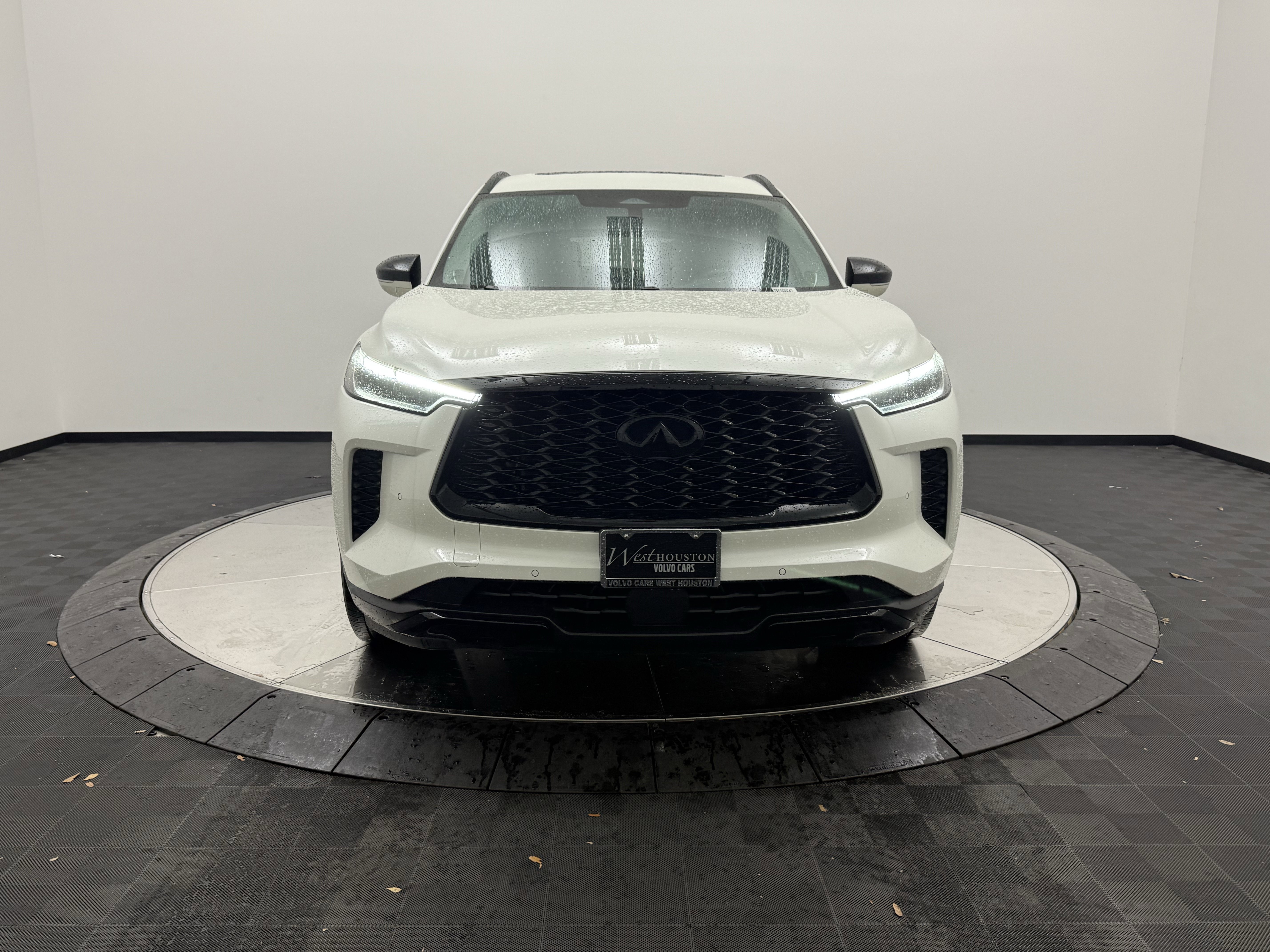 Used 2023 INFINITI QX60 Luxe w/ Performance Audio Package FWD image 3