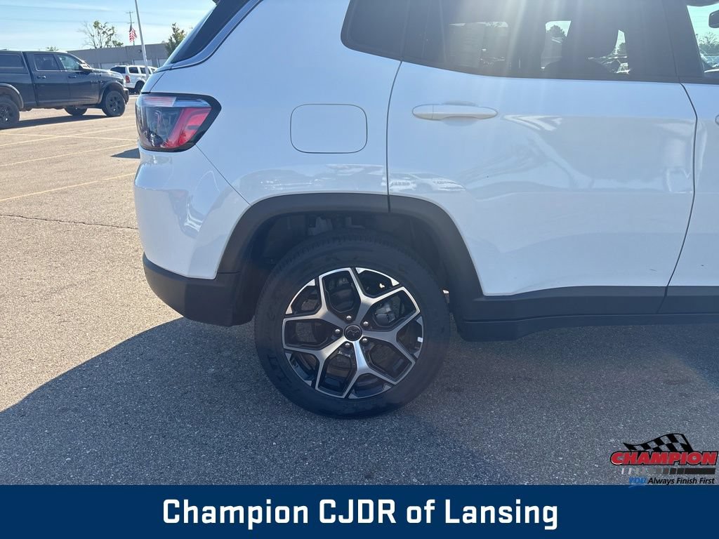Used 2025 Jeep Compass Limited AWD/4WD image 34