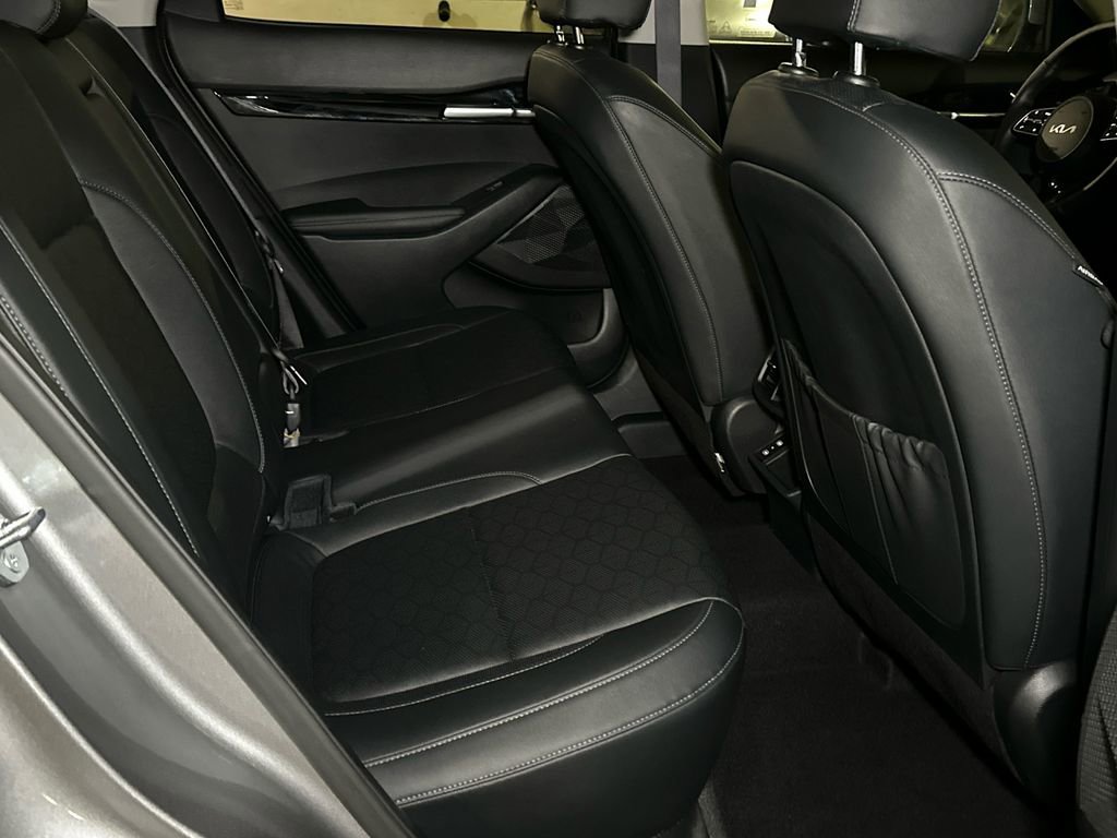 Certified 2025 Kia Seltos EX w/ EX Sunroof Package AWD/4WD image 16