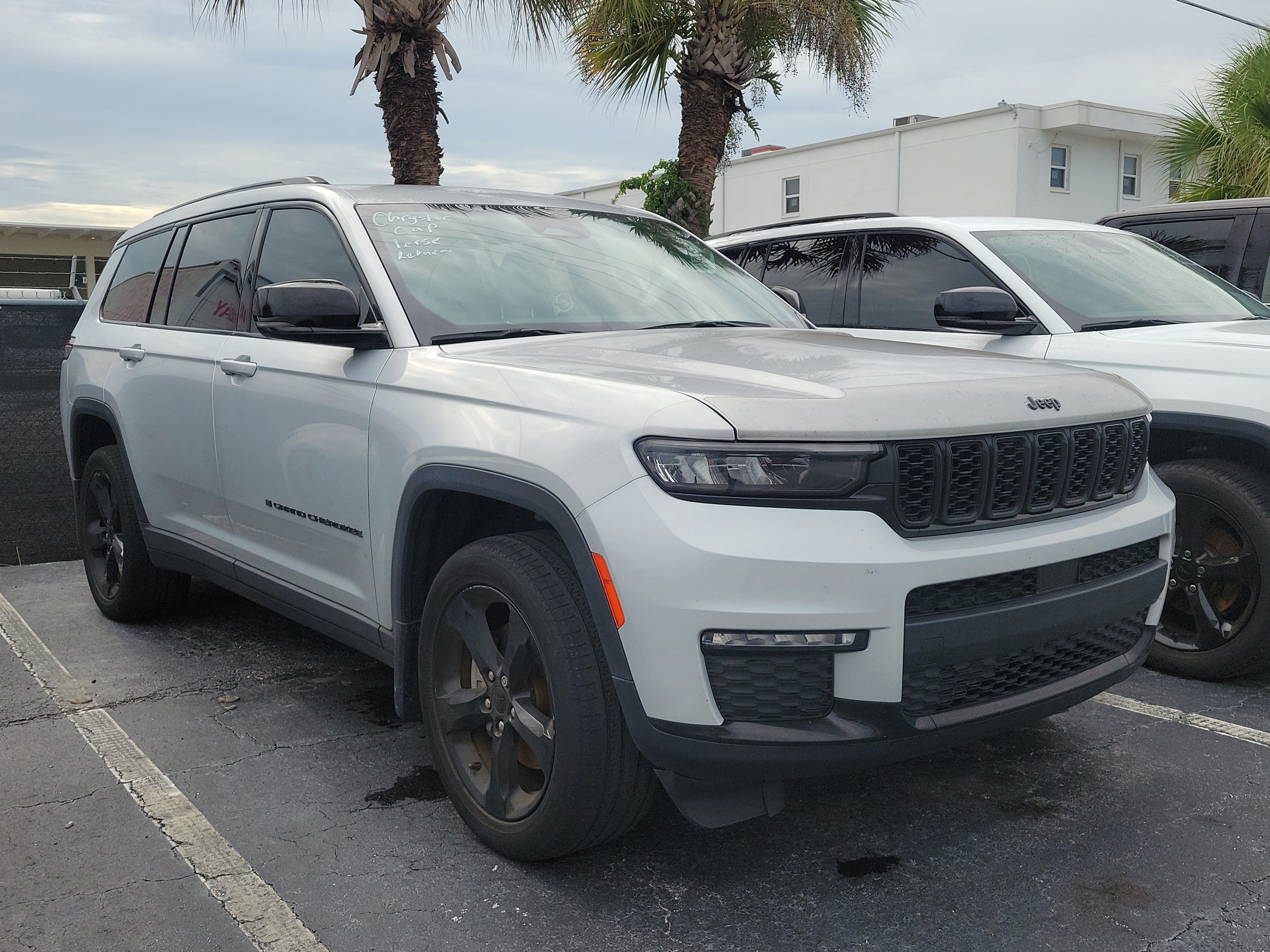 Used 2023 Jeep Grand Cherokee L Limited w/ Luxury Tech Group II AWD/4WD image 2