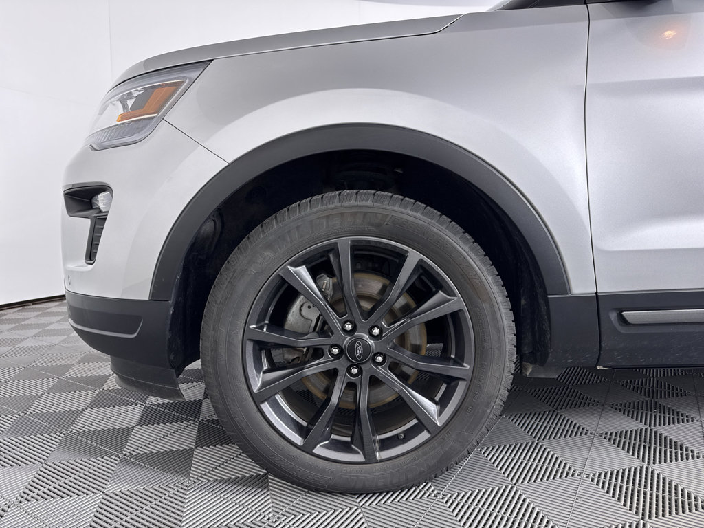Used 2019 Ford Explorer XLT w/ Equipment Group 202A AWD/4WD image 19