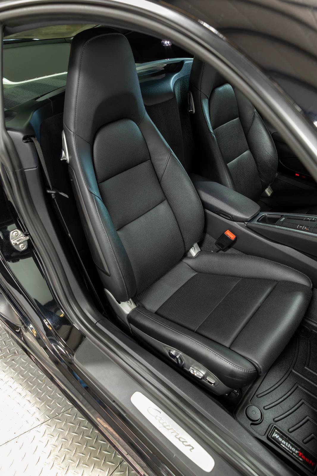 Used 2018 Porsche 718 Cayman RWD image 59