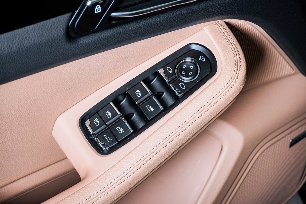 Certified 2025 Porsche Macan image 26