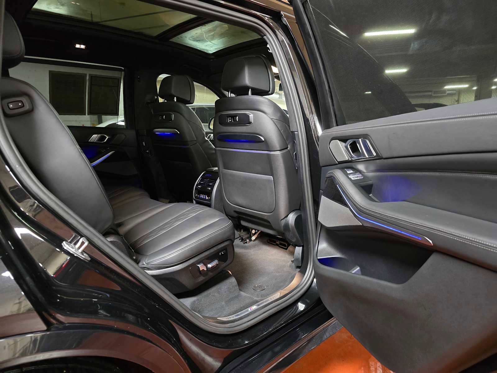 Used 2023 BMW X7 M60i w/ Climate Comfort Package image 15