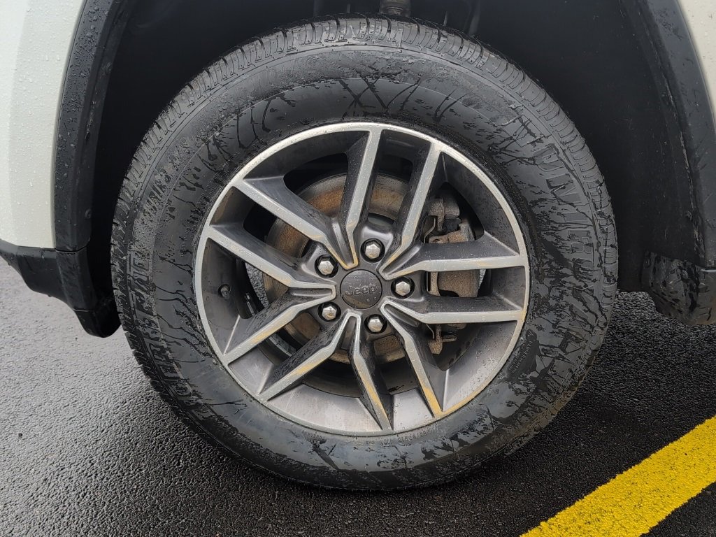 Used 2020 Jeep Grand Cherokee Laredo w/ 18" Wheel & 8.4" Radio Group image 12