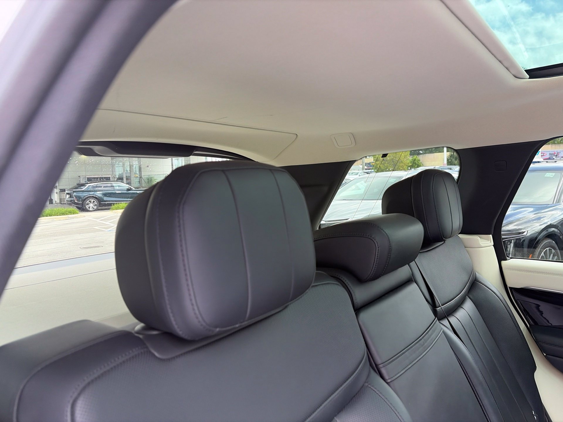 Used 2023 Land Rover Range Rover SE AWD/4WD image 11