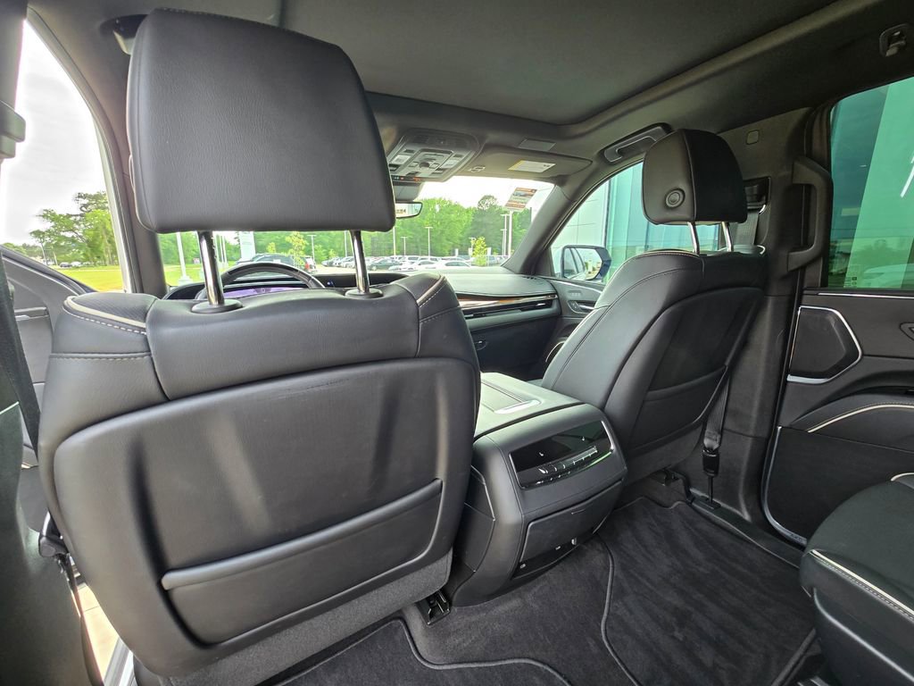 Used 2024 Cadillac Escalade Premium Luxury Platinum RWD image 18
