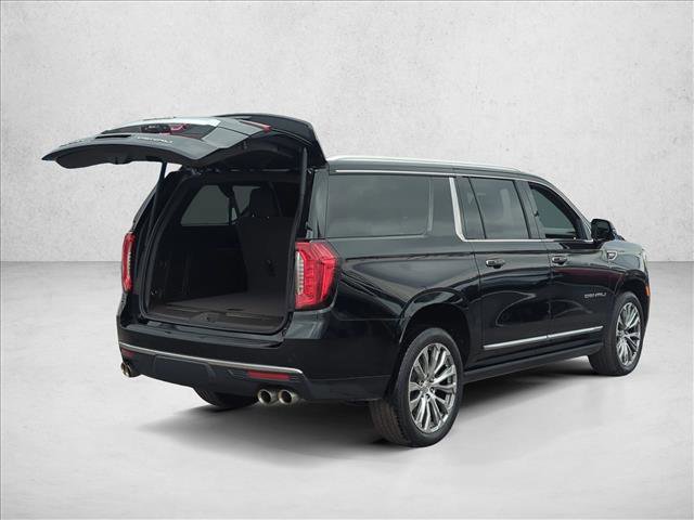 Used 2021 GMC Yukon XL Denali w/ Denali Premium Package image 5