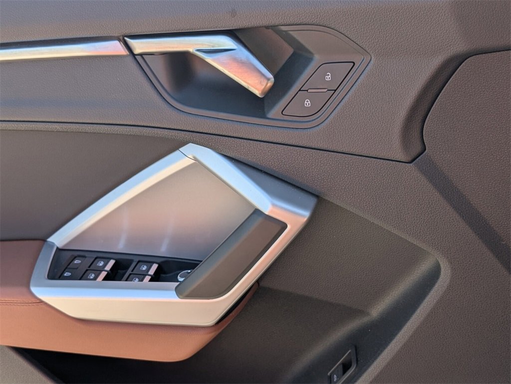 Used 2025 Audi Q3 2.0T Premium image 27