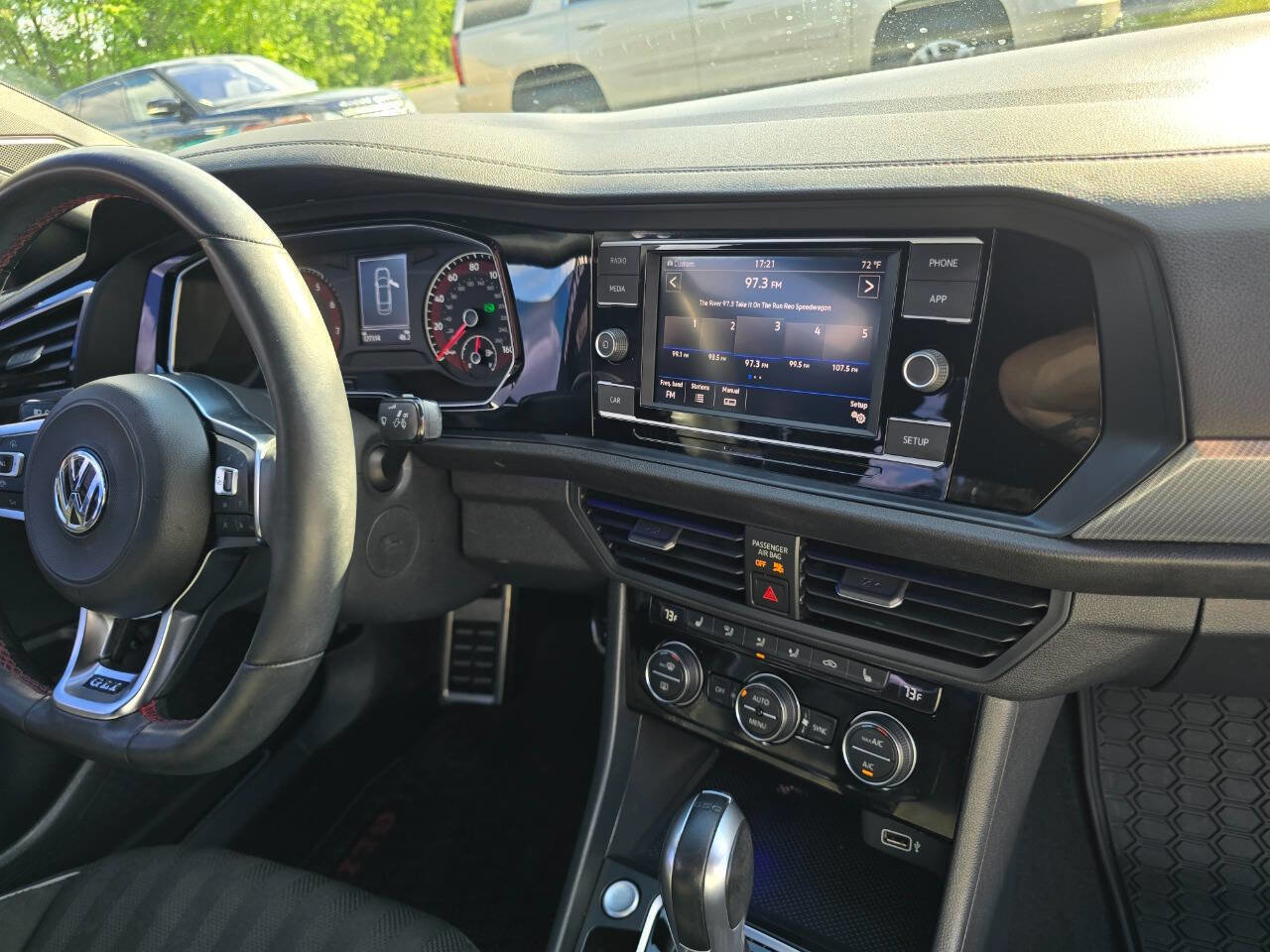 Used 2019 Volkswagen Jetta GLI FWD image 34