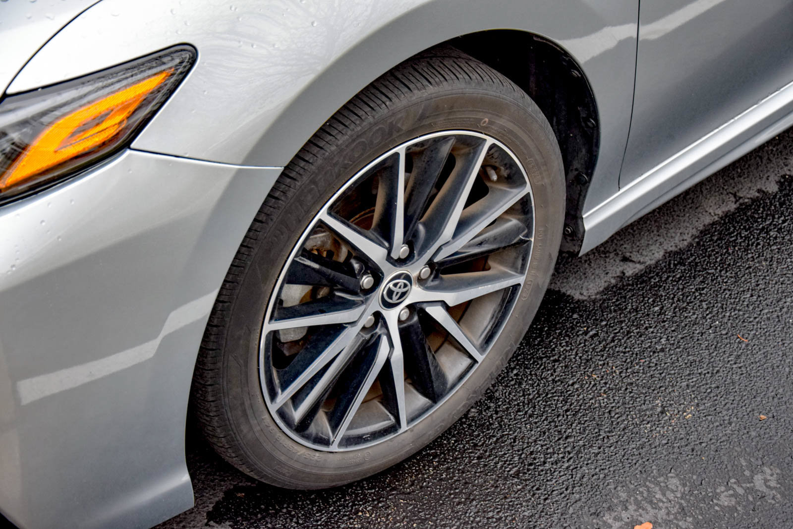 Used 2021 Toyota Camry SE w/ Cold Weather Package FWD image 23