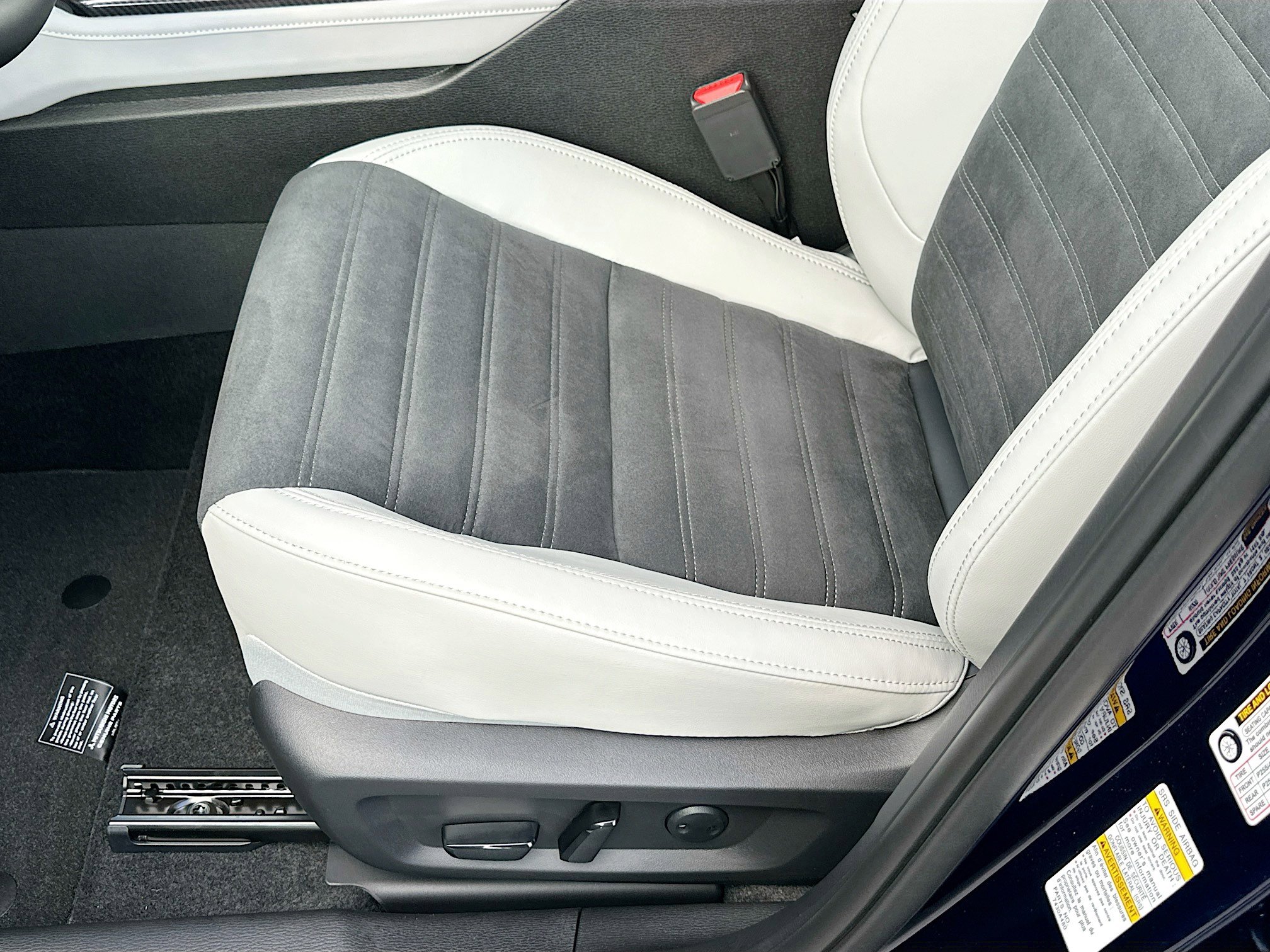 New 2025 Mitsubishi Outlander SE image 14