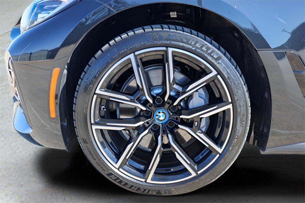 Used 2023 BMW i4 eDrive40 w/ M Sport Package image 33