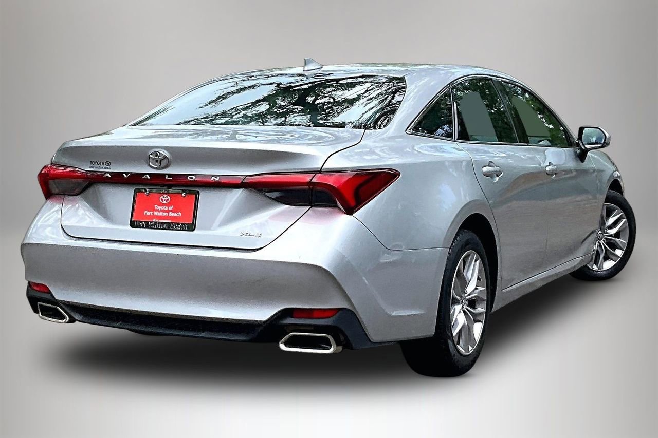 Used 2021 Toyota Avalon XLE w/ Moonroof Package FWD image 5