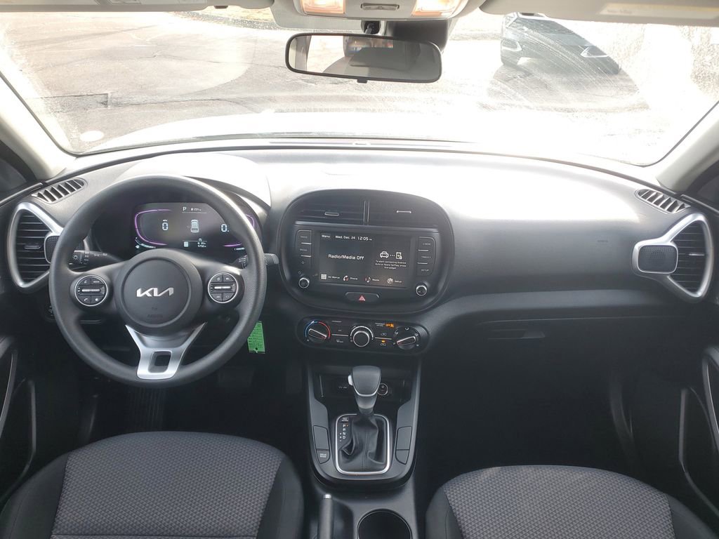 Used 2025 Kia Soul LX w/ LX Technology Package image 22